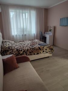 Postel nebo postele na pokoji v ubytování Квартира в центрі міста + 6 fotografií