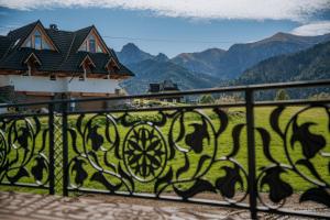 En generel udsigt til bjerge eller udsigt til bjerge taget fra feriehuset