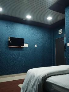 Televiisor ja/või meelelahutuskeskus majutusasutuses Manya hotel and dormitory