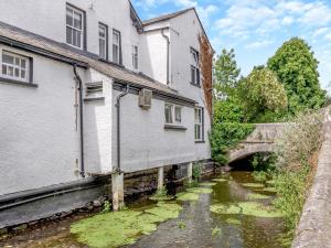 Budova, kde se prázdninový dům nachází