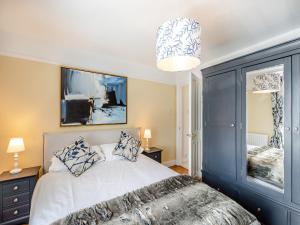 En eller flere senge i et værelse på Cartmel Place
