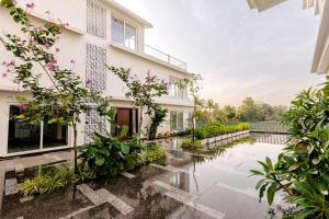 Vườn quanh Susegado, an Ultra Luxury 2BHK suite by Da Alohas