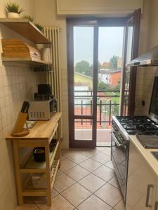 a kitchen with a view of a balcony at Humanitas, Forum center Milano Trilo with Terrazzo in Rozzano