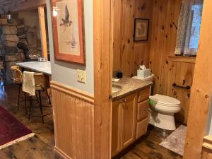 Ένα μπάνιο στο Camp HuckelBauer