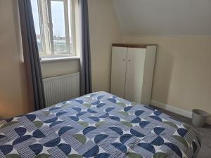 Postel nebo postele na pokoji v ubytování Free Parking WiFi Fresh linens x4