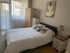 Postel nebo postele na pokoji v ubytování Angenellyq home