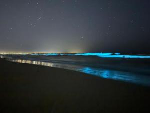 a beach at night with a starry sky at Confort y Relax a pasos del mar! in Parque del Plata