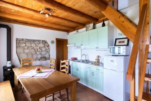 Η κουζίνα ή μικρή κουζίνα στο Ivana by Vintage Travel