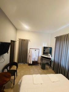 TV a/nebo společenská místnost v ubytování Villa Rowell + 14 fotografií