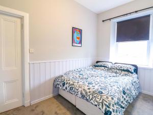 a bedroom with a bed and a window at 9A Market Square in Stonehaven