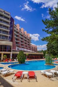 Bazén v ubytování StayFlex by Helios - All Inclusive-Kids Slide - Pool -Individual AC in the rooms - EV station nebo v jeho okolí