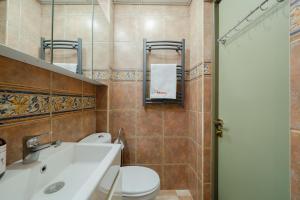 Phòng tắm tại Apartment KeyGo #0201 next to the National Gallery +21 ảnh