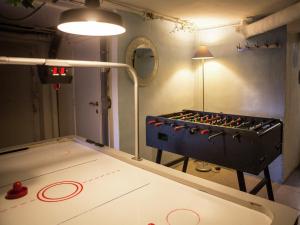 Herní místnost v ubytování Le Beau Souvenir, Noiseux