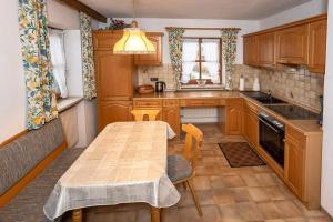 Køkken eller tekøkken på Bauernhof Daurerhof Ferienwohnung