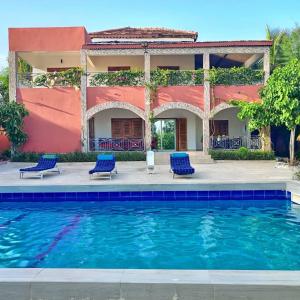 Bazén v ubytování Belle villa face au lac nebo v jeho okolí