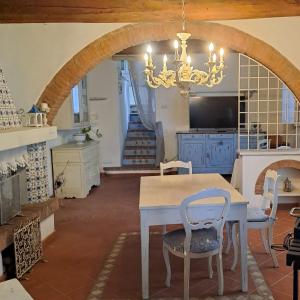 Μια τηλεόραση ή/και κέντρο ψυχαγωγίας στο Emozioni Di Campagna