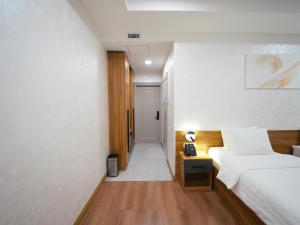 Postel nebo postele na pokoji v ubytování Avant Express Hotel Pool&Spa