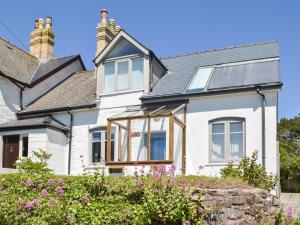 Το κτήριο όπου στεγάζεται  η παραθεριστική κατοικία