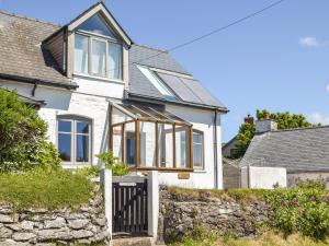 Το κτήριο όπου στεγάζεται  η παραθεριστική κατοικία +13 φωτογραφίες