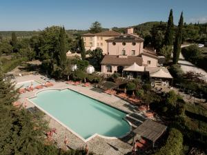 an aerial view of a house with a swimming pool at Hotiday Toscana Riparbella in Riparbella