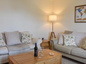 Khu vực ghế ngồi tại North Road Cottage