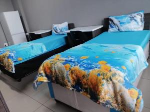 ダーバンにあるV P Family Trustの部屋に並んで置かれた2つのベッド