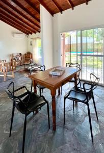 a dining room with a wooden table and chairs at Encanto Rural Keen in Luján +26 photos