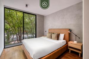 En eller flere senge i et værelse på Brand New 2 BR Condo in Roma Norte - Rooftop