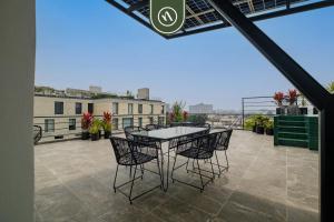 En balkon eller terrasse på Brand New 2 BR Condo in Roma Norte - Rooftop