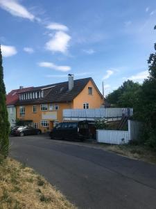 Gallery image of Gemütliche grosse 2 Zimmer Wohnung mit grosser Terasse in Seenähe, Höristrasse 8 in 78343 Gaienhofen in Gaienhofen