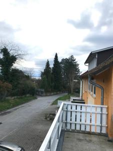 Gallery image of Gemütliche grosse 2 Zimmer Wohnung mit grosser Terasse in Seenähe, Höristrasse 8 in 78343 Gaienhofen in Gaienhofen