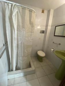 Ένα μπάνιο στο Hostel Casteleyhost +19 φωτογραφίες