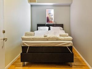 Tempat tidur dalam kamar di Mosebacke Hostel