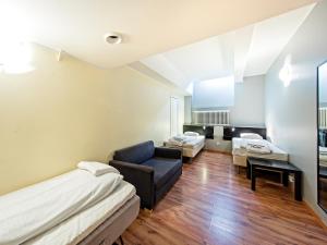 Tempat tidur dalam kamar di Mosebacke Hostel
