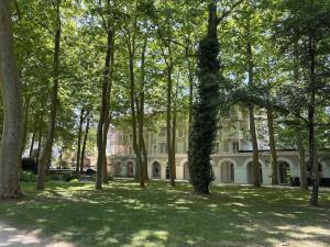 En have udenfor Hirondelles 3 + 12 billeder