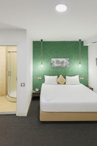 Postel nebo postele na pokoji v ubytování Garden De Baku Hotel + 18 fotografií