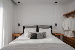 Postel nebo postele na pokoji v ubytování Ammolofos Luxury Apartment & suites