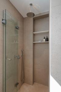 Koupelna v ubytování Ammolofos Luxury Apartment & suites