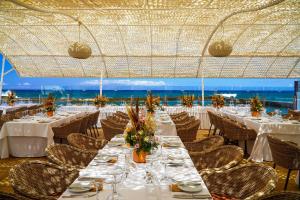 Restoran või mõni muu söögikoht majutusasutuses Europe Villa Cortes GL