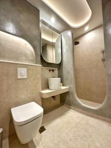 Ένα μπάνιο στο NOÈA Luxury Suites +6 φωτογραφίες