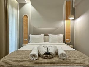 Ένα ή περισσότερα κρεβάτια σε δωμάτιο στο NOÈA Luxury Suites