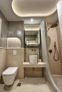 Ένα μπάνιο στο NOÈA Luxury Suites