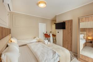 Giường trong phòng chung tại LuxA