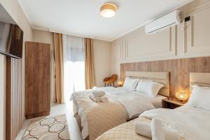 Giường trong phòng chung tại LuxA