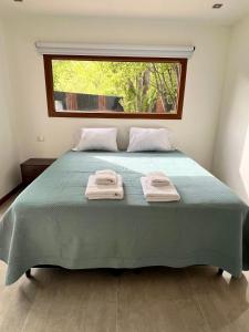 Postel nebo postele na pokoji v ubytování Departamento a estrenar cerca de la Avenida Principal en El Calafate + 50 fotografií