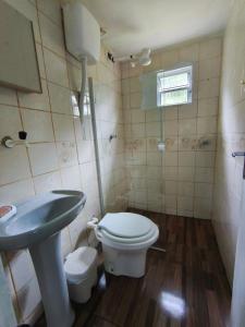 Ένα μπάνιο στο Simplicidade em meio a Natureza -com acesso ao rio