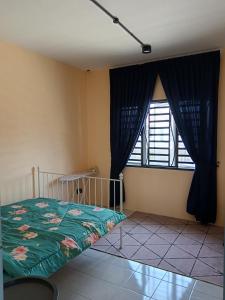 Postel nebo postele na pokoji v ubytování Syaza Haven Homestay