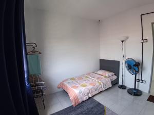 Postel nebo postele na pokoji v ubytování Syaza Haven Homestay
