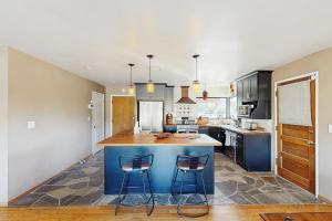 Kuchyň nebo kuchyňský kout v ubytování Hummingbird Hideaway