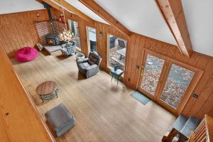 an overhead view of a living room with furniture and windows at Huge Cabin w Hot Tub, Deck, Grill, Fire Pit, WiFi in Berkeley Springs